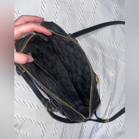 Micheal Kors Purse - Picture 2 of 4